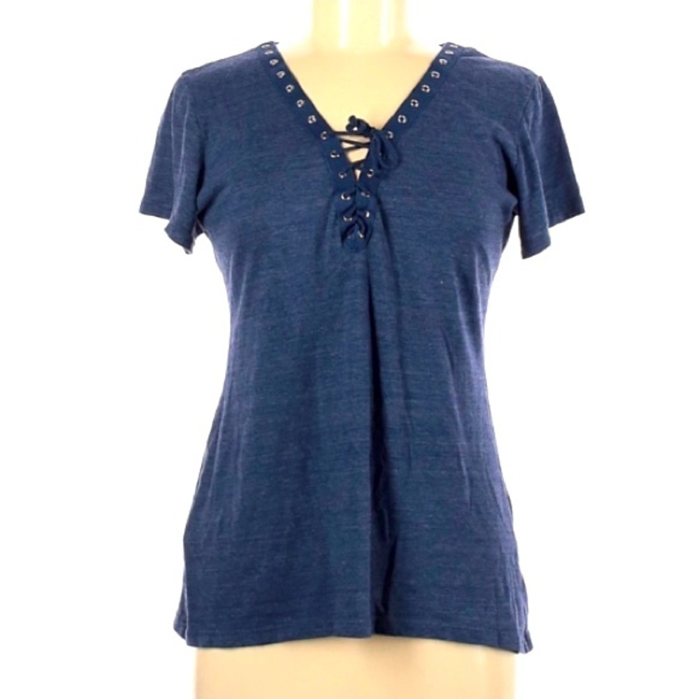 Heart soul grommet short sleeve V-neck T-shirt medium